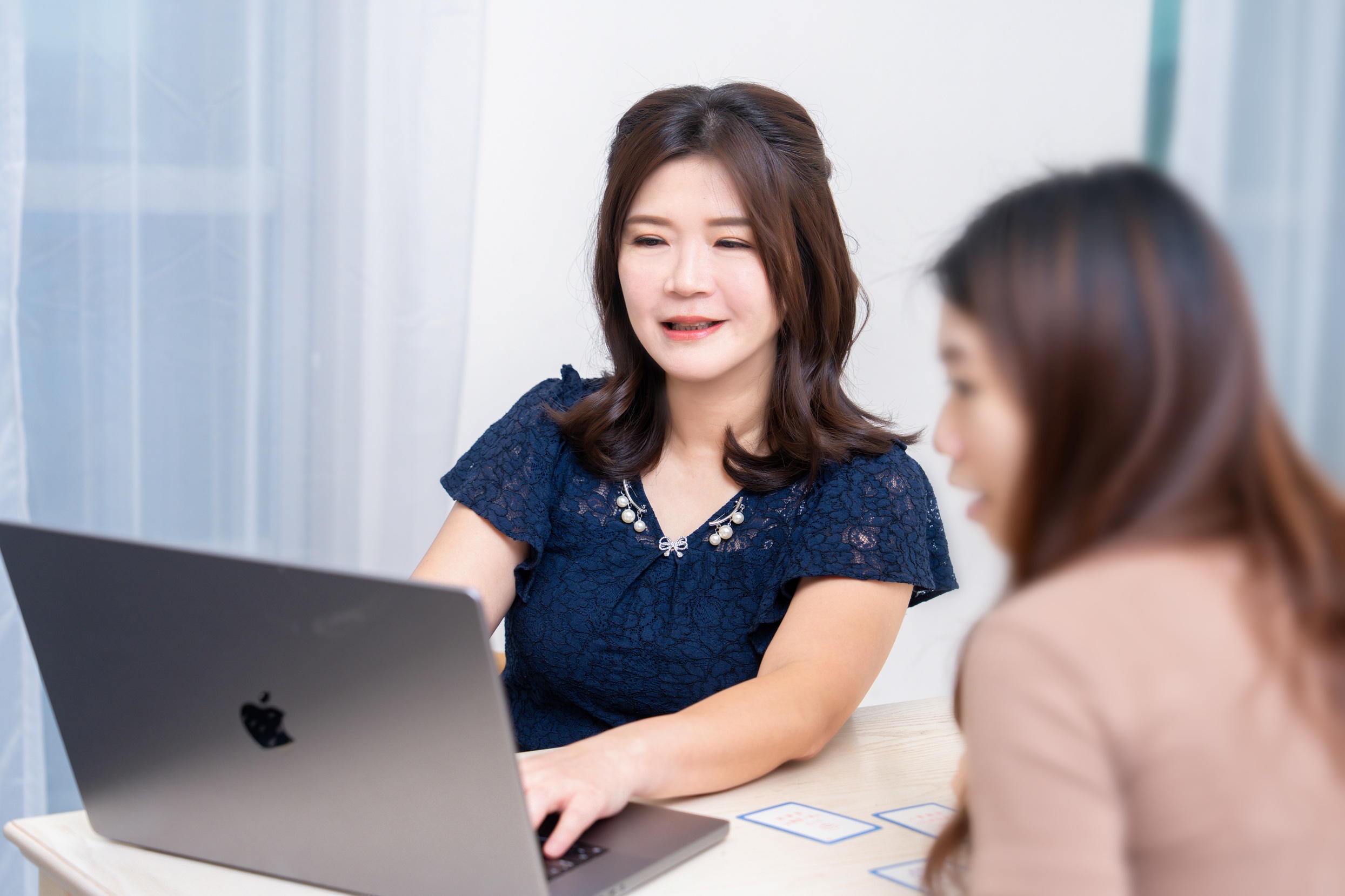 Julia形象照(側拍3含資詢縮1